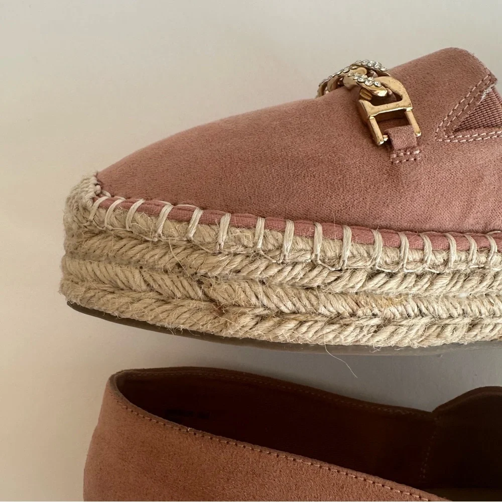 NEW Tahari Brooklyn Pink Faux Suede Cuban Gold Chain Platform Espadrilles Size 8